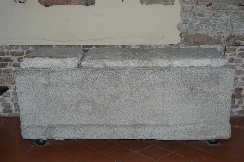 Ambito italiano secc. V-VIII, Cassa di sarcofago in pietra
