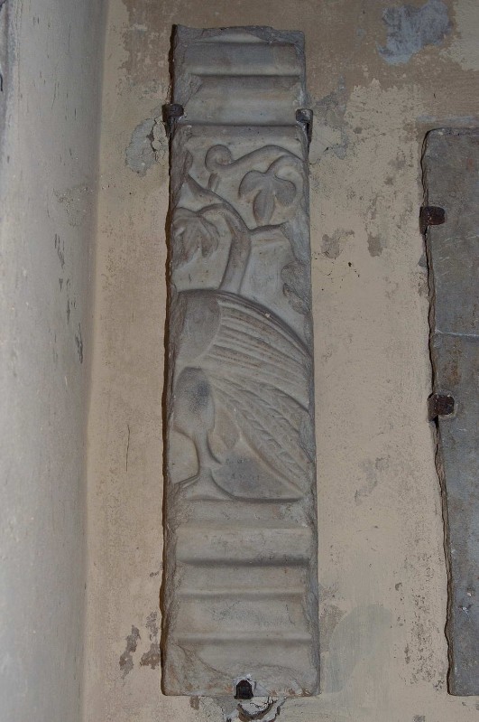 Ambito ravennate-bizantino sec. VI, Frammento di pluteo con pavoni e uva 1/2