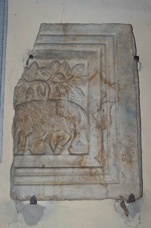 Ambito ravennate-bizantino secc. V-VI, Frammento di pluteo con Agnus Dei