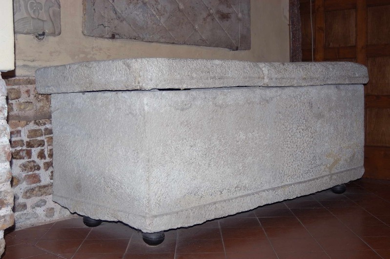 Ambito italiano secc. VI-IX, Cassa di sarcofago in pietra calcarea