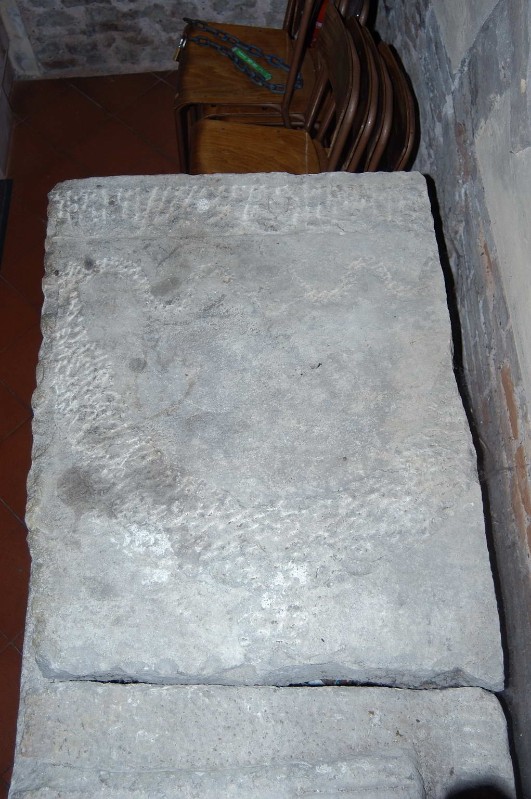 Ambito italiano sec. V, Frammento di coperchio di sarcofago parte sinistra
