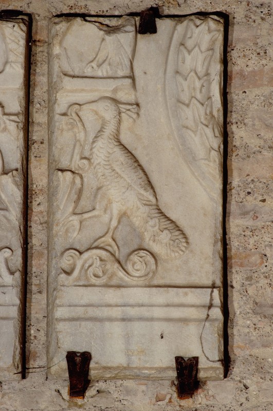 Ambito ravennate-bizantino sec. VI, Frammento di sarcofago con pavoni 3/4