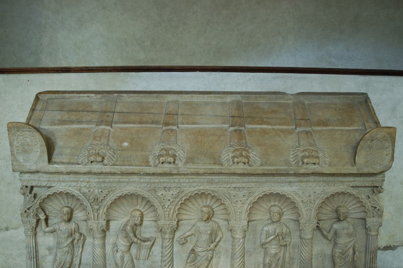 Ambito ravennate-bizantino fine sec. IV, Coperchio di sarcofago con leoni