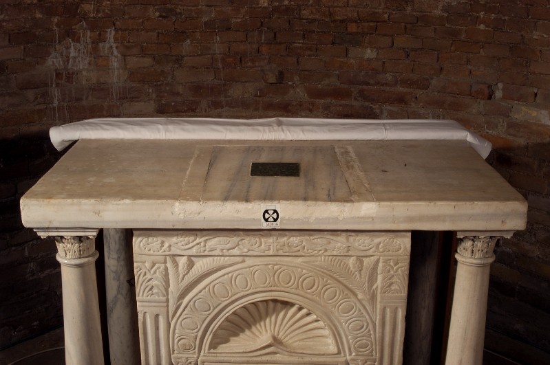 Ambito ravennate-bizantino sec. VI, Mensa d'altare in marmo del Proconnesio
