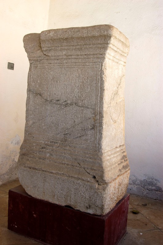 Maestranze lucane sec. I, Cippo funerario in pietra incisa