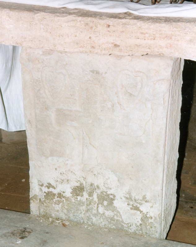 Bottega umbra secc. IX-X, Cippo d'altare