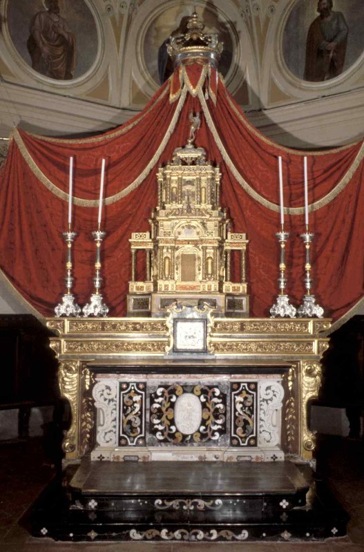 Manni sec. XVII-XVIII, Altare maggiore in marmi policromi e legno dorato