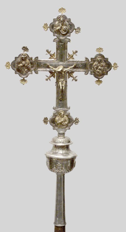 Ambito lombardo-veneto sec. XVI, Croce astile in argento sbalzato