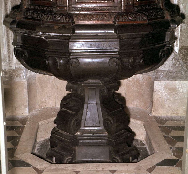 Bottega dei Fantoni sec. XVII, Fonte battesimale