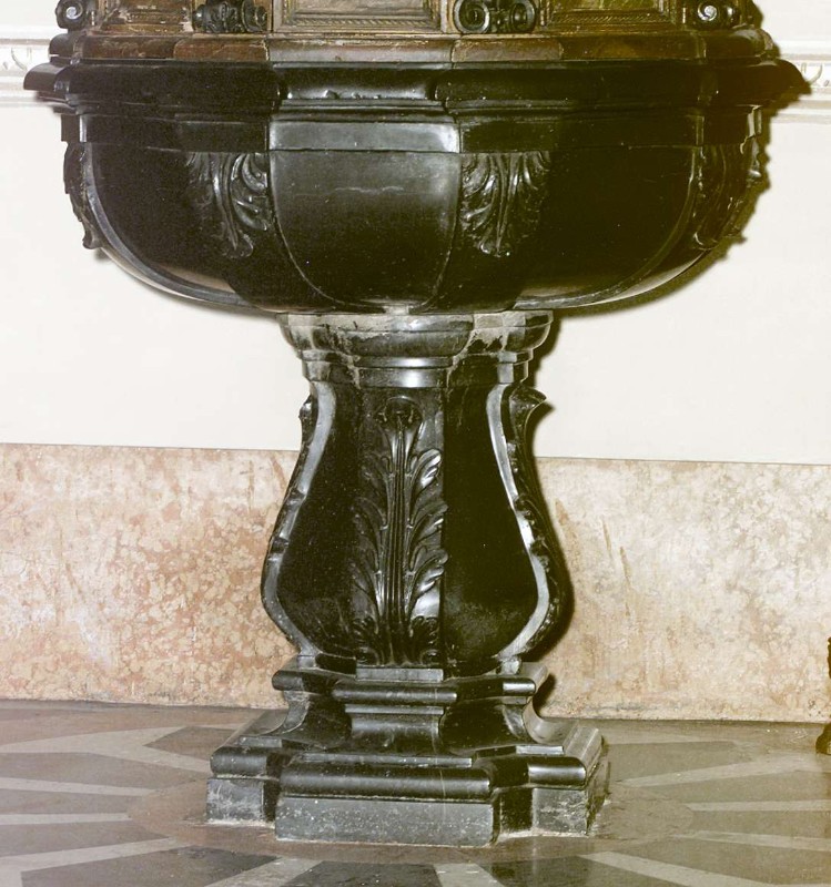 Ambito bergamasco sec. XVII, Fonte battesimale in marmo nero