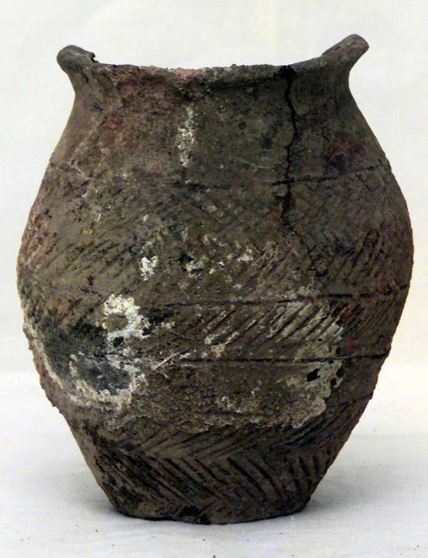 Ambito romano sec. VIII a.C.-IV d.C., Vaso con fasce di incisione oblique