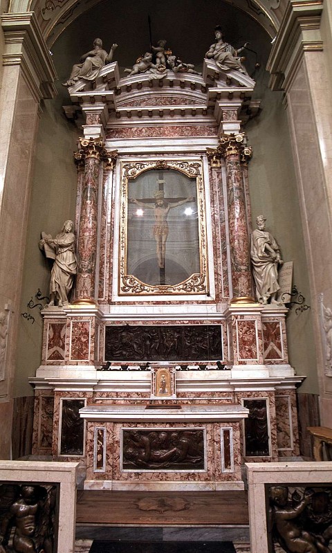 Ambito lombardo (1780), Altare del Santo Crocifisso