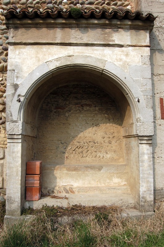 Ambito lombardo sec. XII-XX, Arcosolio del fianco sud