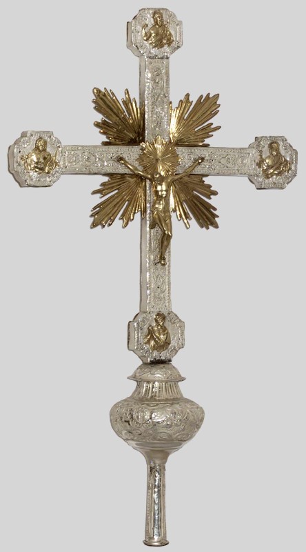 Ambito lombardo sec. XVII, Croce astile in lamina di metallo sbalzata