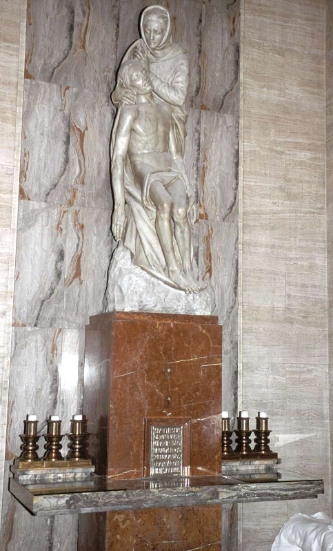 Ambito bergamasco (1953), Altare della Pietà