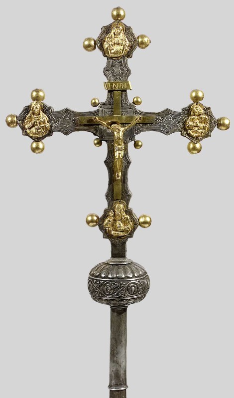 Ambito lombardo sec. XVI, Croce processionale in rame sbalzata