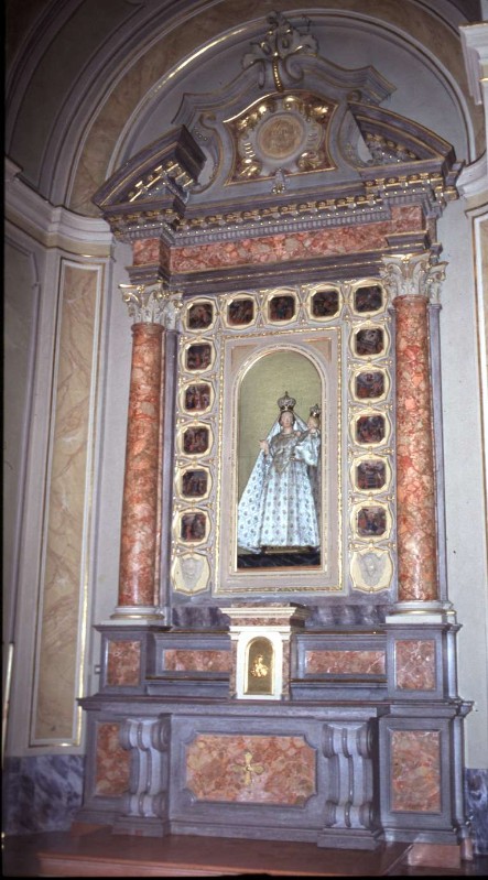 Taragni sec. XX, Altare Madonna del Rosario