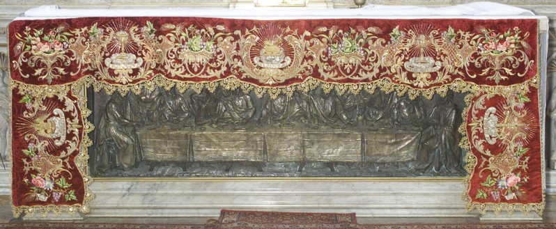 Manifattura lombarda sec. XIX, Tovaglia da altare in velluto rosso