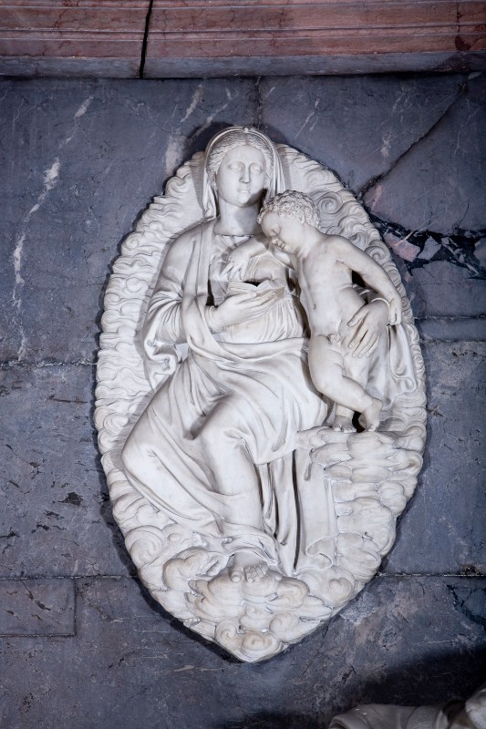 Bott. napoletana terzo quarto sec. XVI, Madonna con Gesù Bambino in marmo