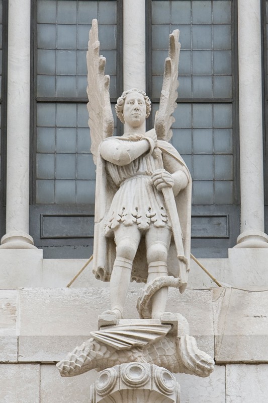 Baboccio A. inizio sec. XV, San Michele arcangelo in marmo bianco scolpito