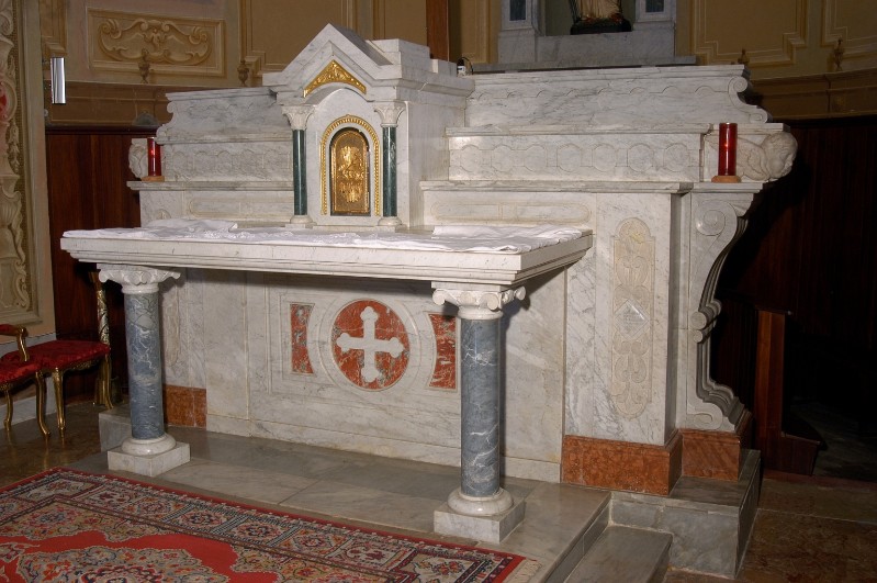 Bott. piacentina (1936-1937), Altare maggiore con volute e teste di angioletti