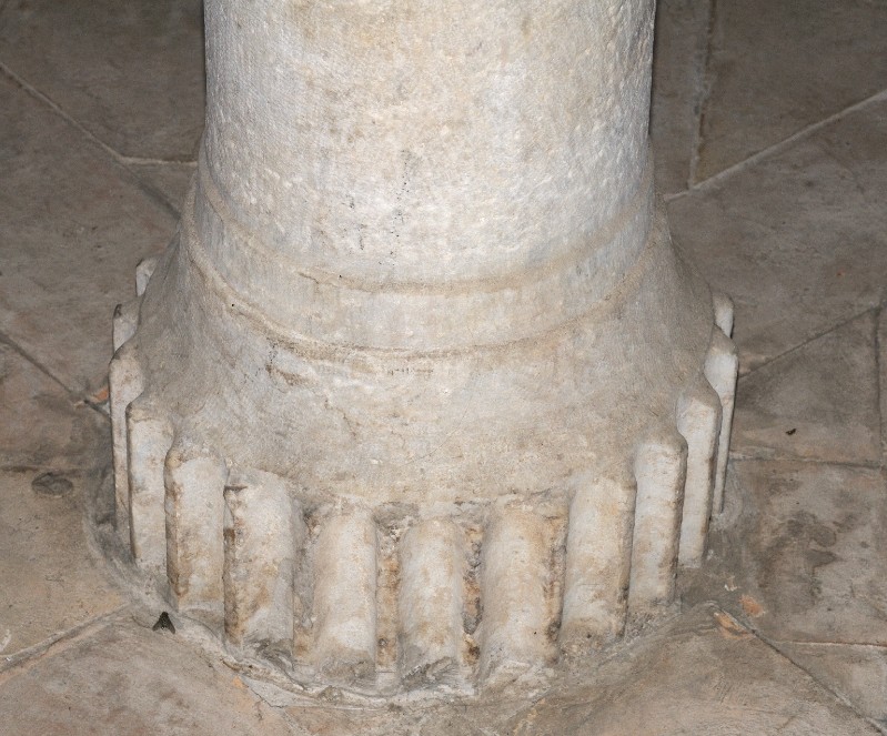 Marmoraio romano sec. I, Base di colonna scanalata