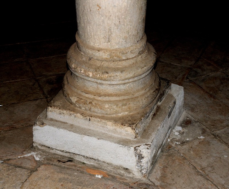 Marmoraio romano sec. I, Base di colonna marmorea