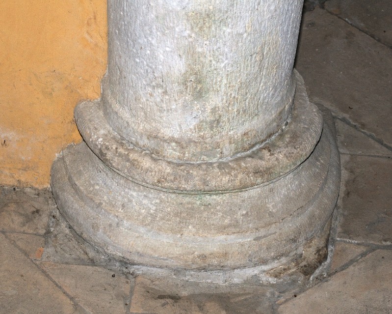 Marmoraio romano sec. I, Base marmorea di tipo attico