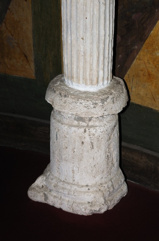 Marmoraio romano sec. VIII, Base di colonna