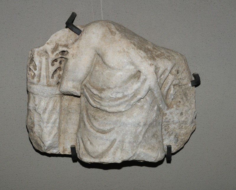Marmoraio romano sec. X, Frammento scultoreo piccolo con busto