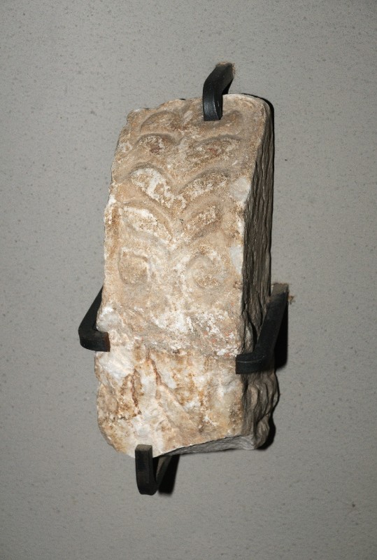 Marmoraio romano sec. XI, Frammento scultoreo con fogliette