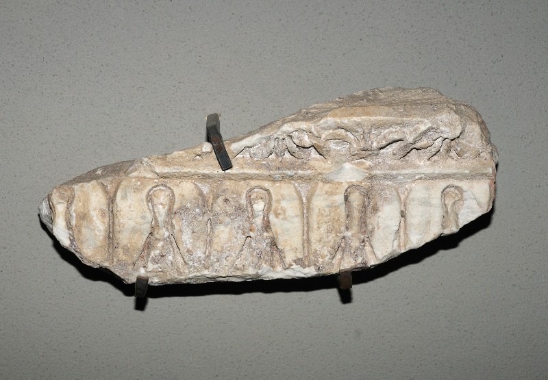 Marmoraio romano sec. III, Frammento scultoreo marmoreo
