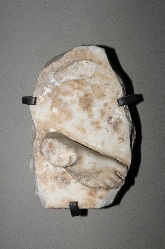Marmoraio romano sec. III, Frammento scultoreo con piede