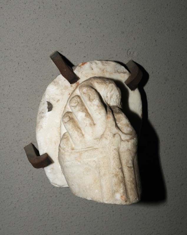 Marmoraio romano sec. III, Frammento scultoreo piccolo con piede