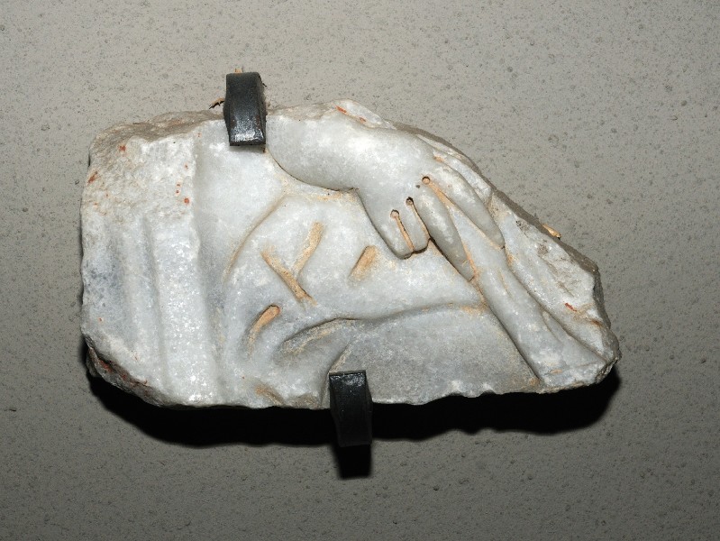Marmoraio romano sec. XI, Frammento scultoreo con mano
