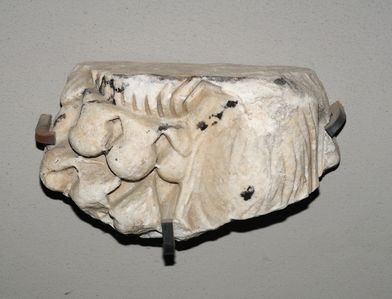 Marmoraio romano sec. III, Frammento scultoreo inciso