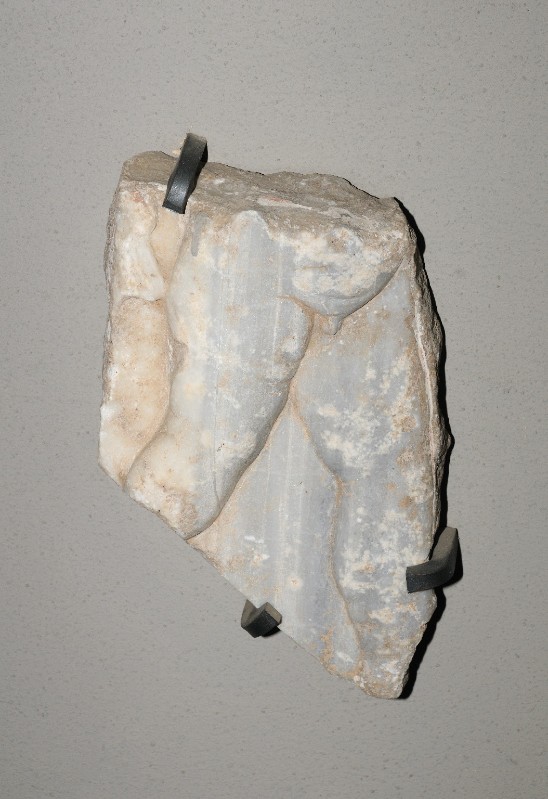 Marmoraio romano sec. XI, Frammento scultoreo con gambe