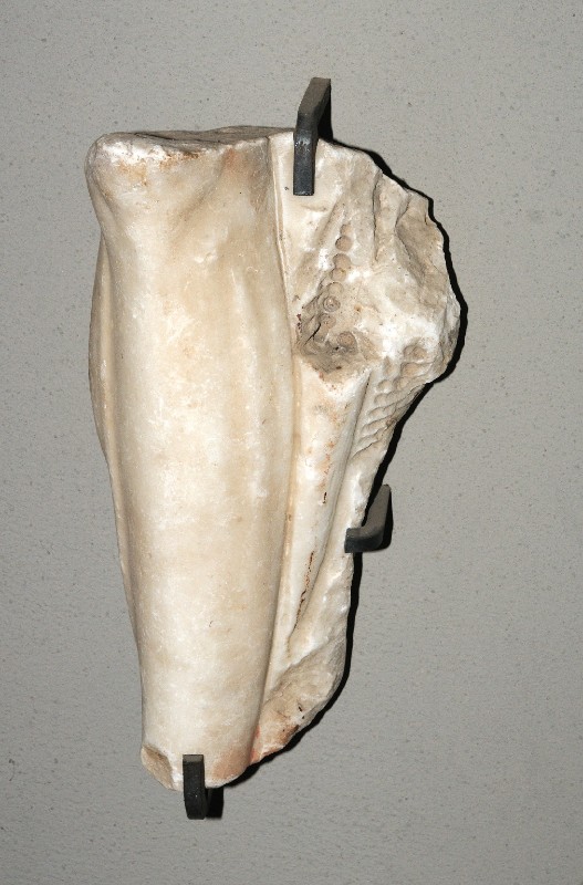 Marmoraio romano sec. III, Frammento scultoreo con gamba