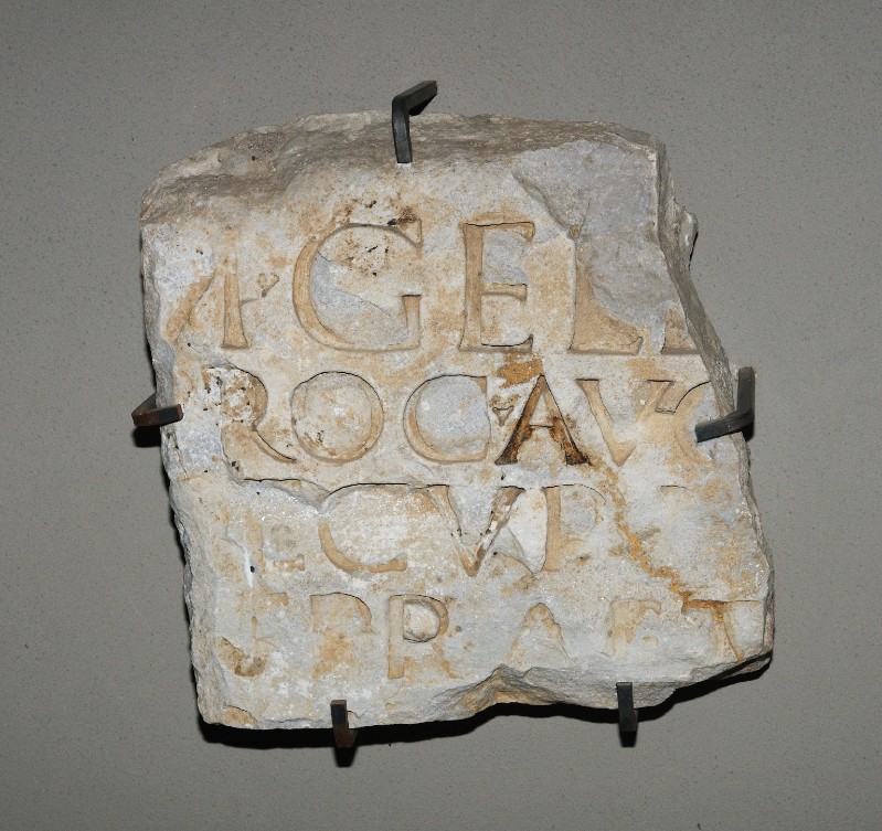 Marmoraio romano sec. III, Frammento di lapide incisa