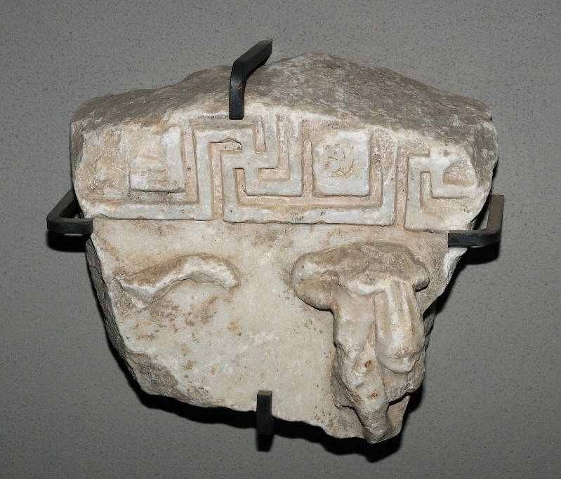 Marmoraio romano sec. XI, Frammento scultoreo con cornice geometrica