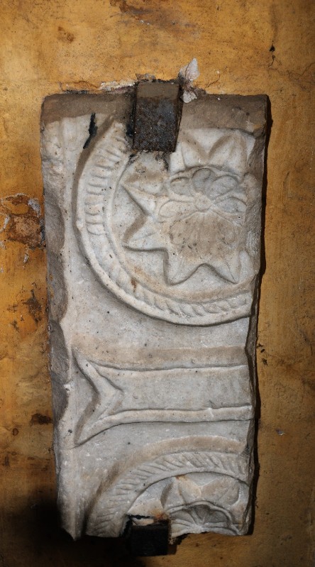 Marmoraio romano sec. XI, Frammento con fiore