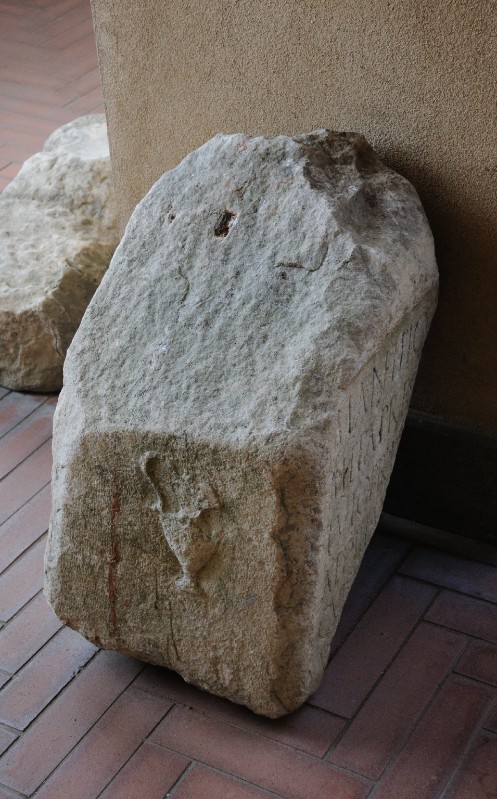 Marmoraio laziale sec. II, Frammento di cippo funerario