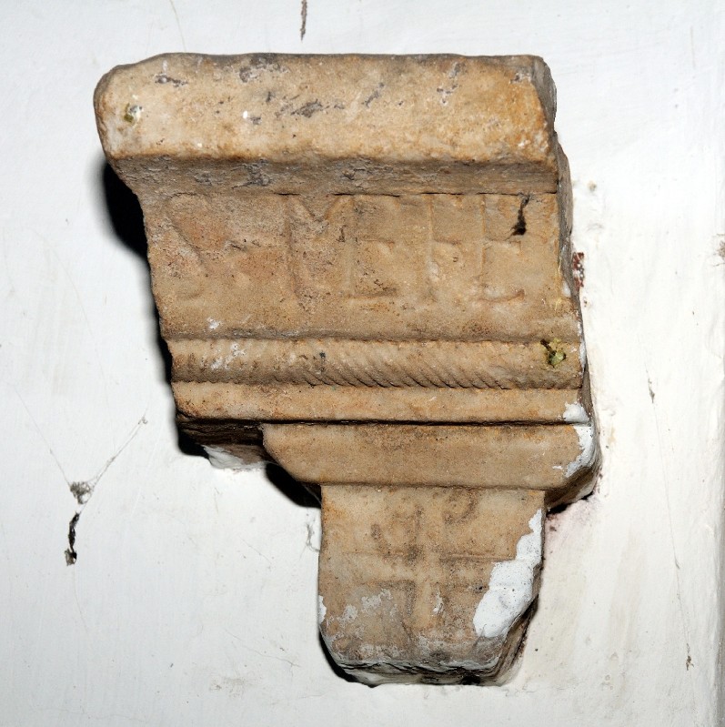Marmoraio romano sec. VIII, Frammento di cornice