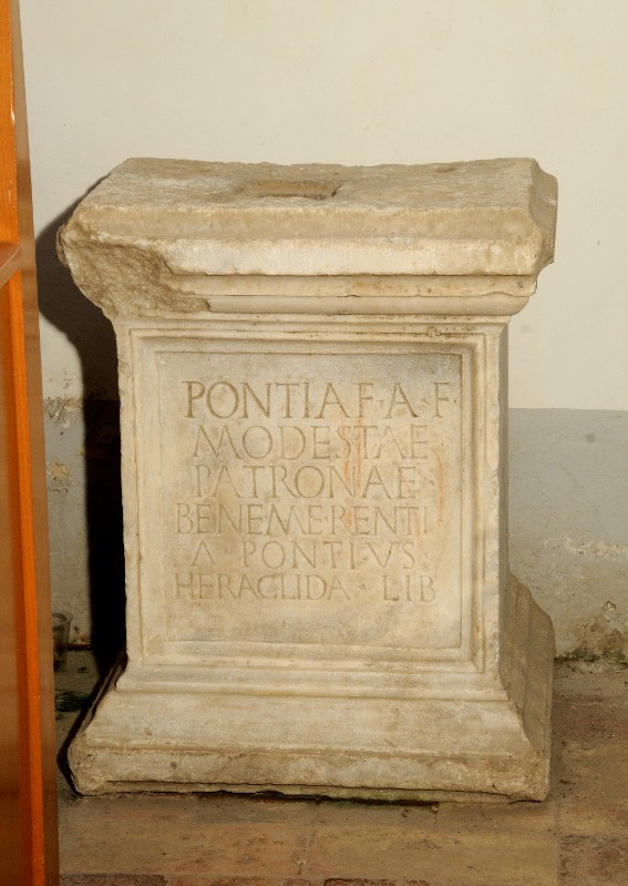 Ambito romano sec. I, Cippo funerario