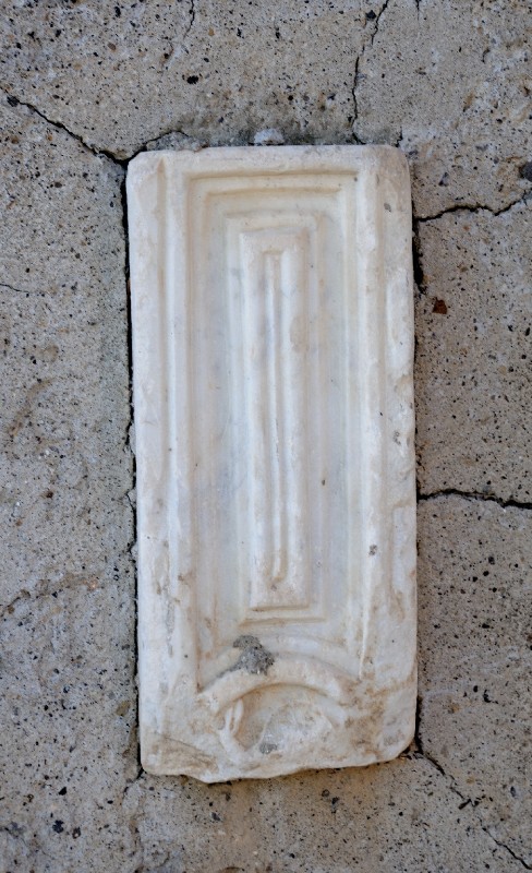 Marmoraio romano sec. VI, Frammento di pilastrino