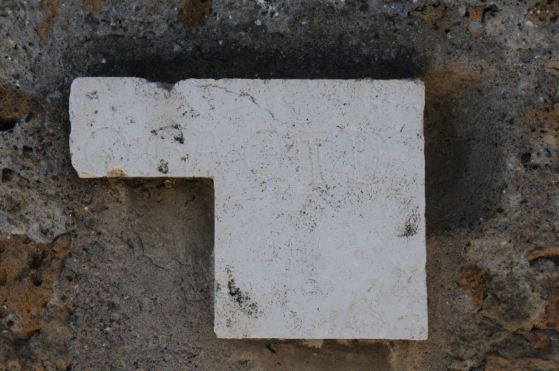 Marmoraio romano sec. X, Frammento marmoreo di architrave