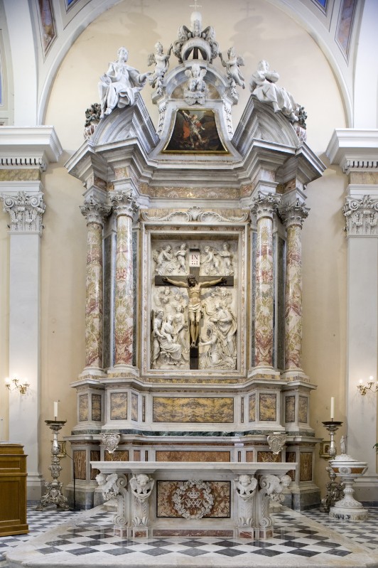 Lazzoni G. (1681), Altare maggiore con statue e altorilievi