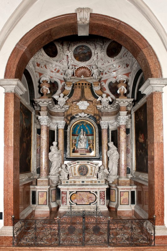 Negri A. (1708), Altare laterale della Madonna del rosario