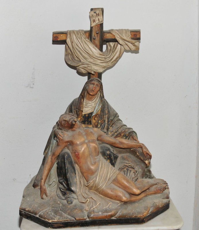 Bott. italiana sec. XX, Statua raffigurante la Pietà in gesso scolpito dipinto