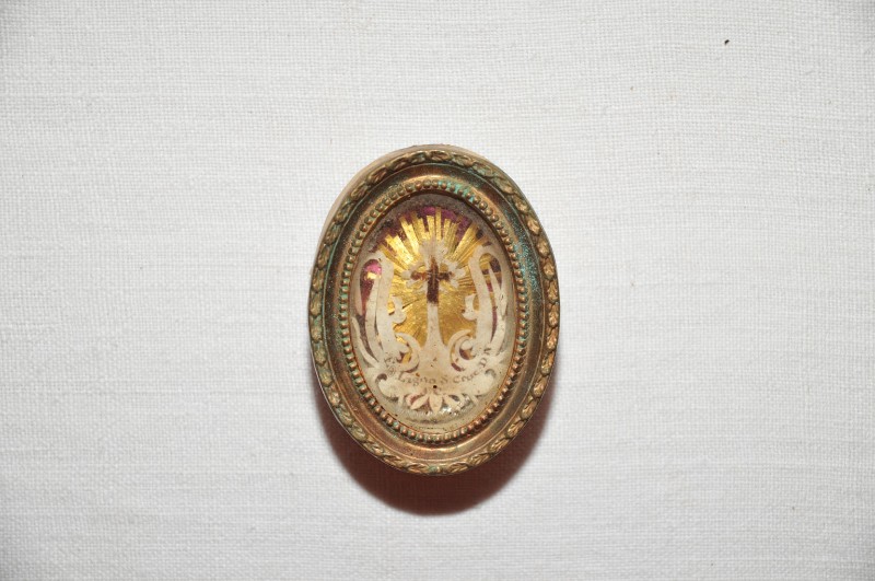 Bott. italiana sec. XIX, Reliquiario ovale profialto da una teoria di foglie